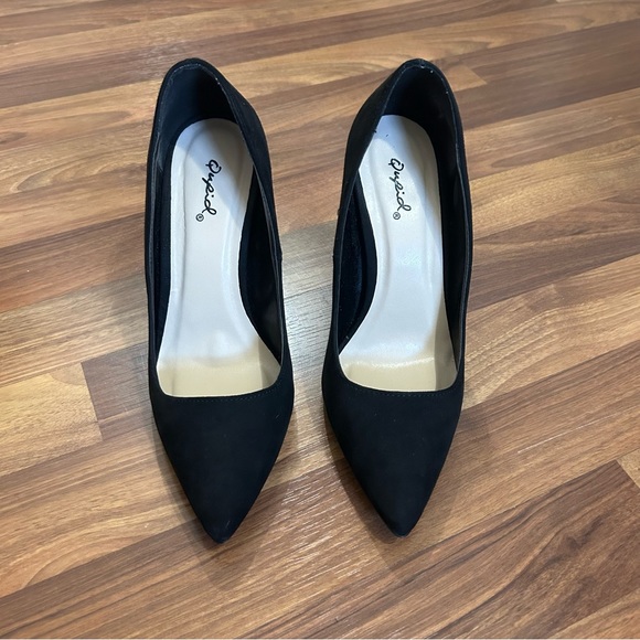 Like new black suede pumps - Picture 5 of 5